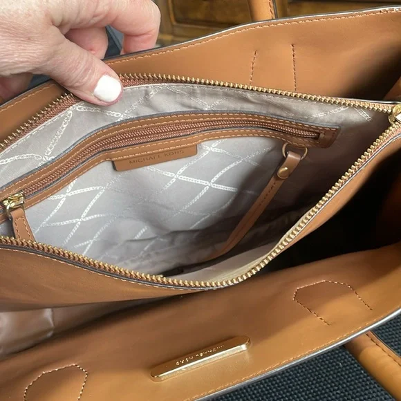Michael Kors Tan and Cream Tote Bag - Picture 7 of 9